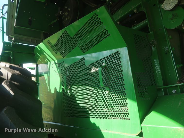 image for item DJ1822 2016 John Deere S670 STS  combine