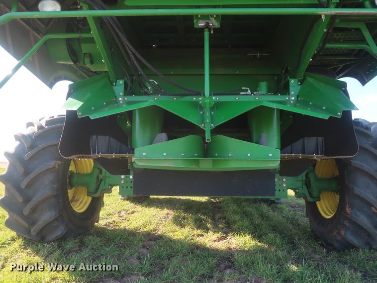 image for item DJ1822 2016 John Deere S670 STS  combine