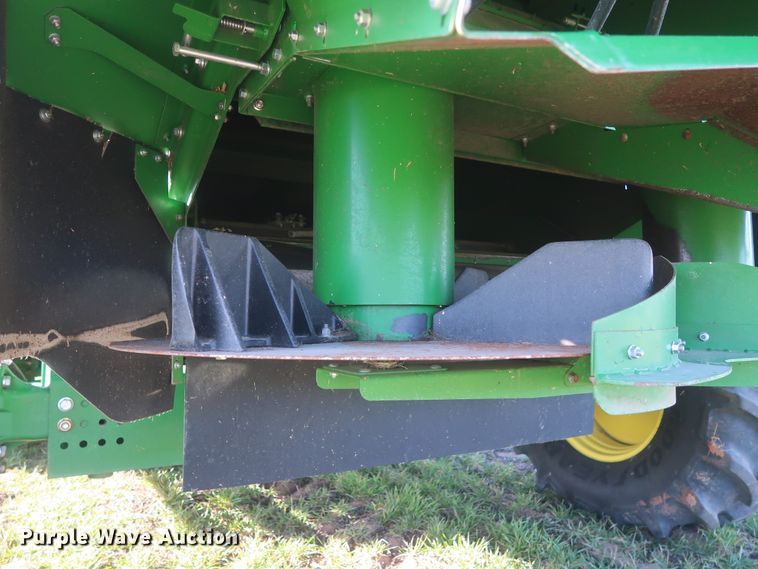 image for item DJ1822 2016 John Deere S670 STS  combine