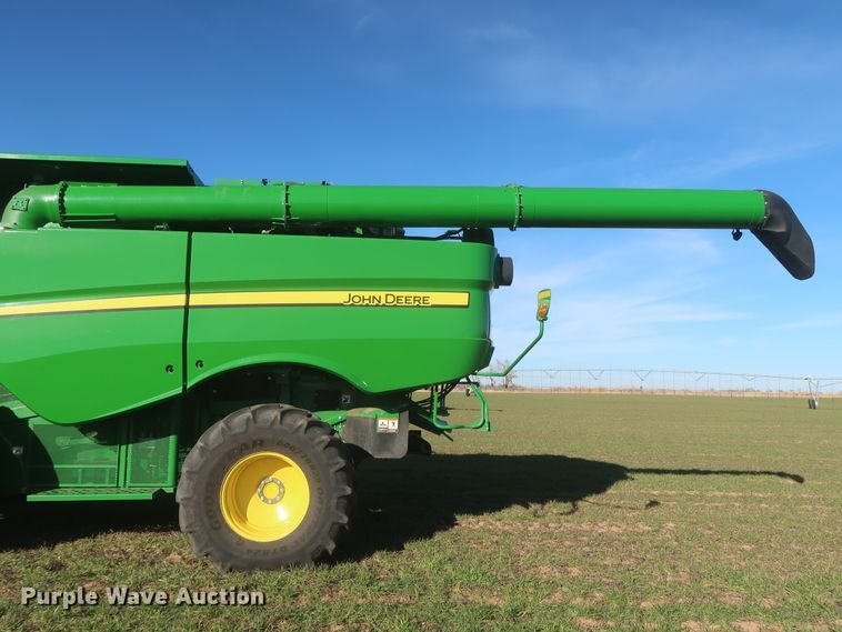 image for item DJ1822 2016 John Deere S670 STS  combine