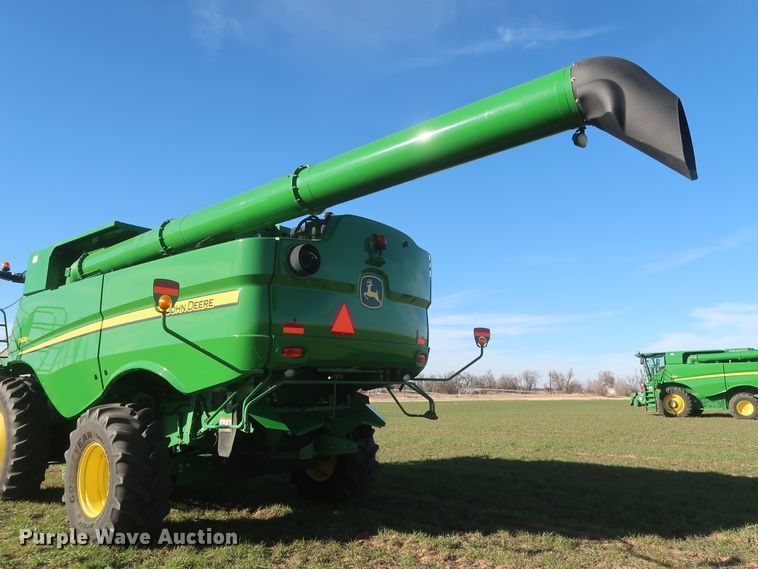 image for item DJ1822 2016 John Deere S670 STS  combine