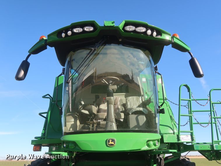 image for item DJ1822 2016 John Deere S670 STS  combine