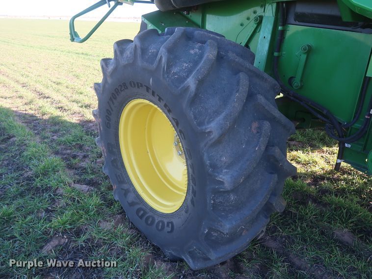 image for item DJ1822 2016 John Deere S670 STS  combine