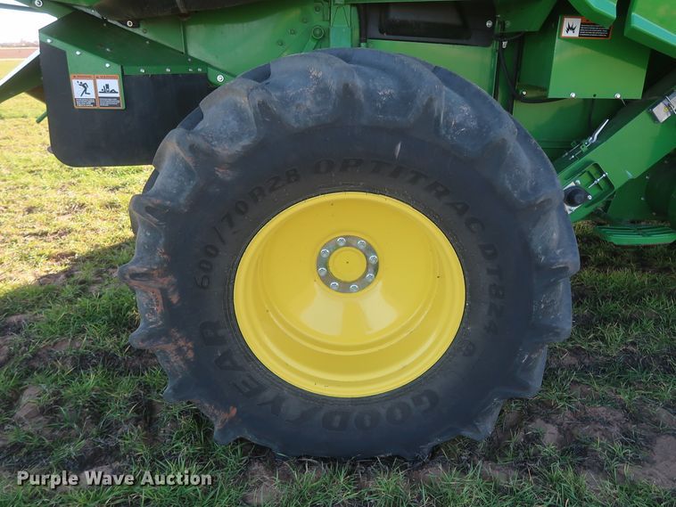 image for item DJ1822 2016 John Deere S670 STS  combine