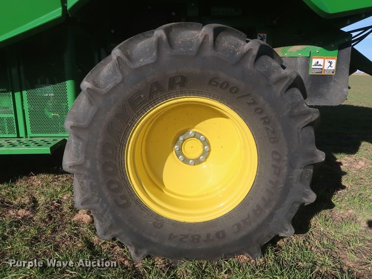 image for item DJ1822 2016 John Deere S670 STS  combine
