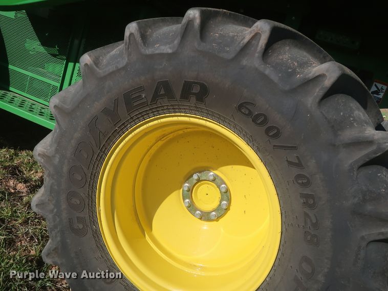 image for item DJ1822 2016 John Deere S670 STS  combine