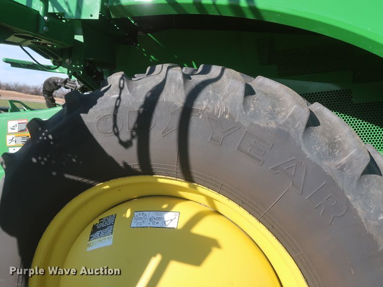 image for item DJ1822 2016 John Deere S670 STS  combine