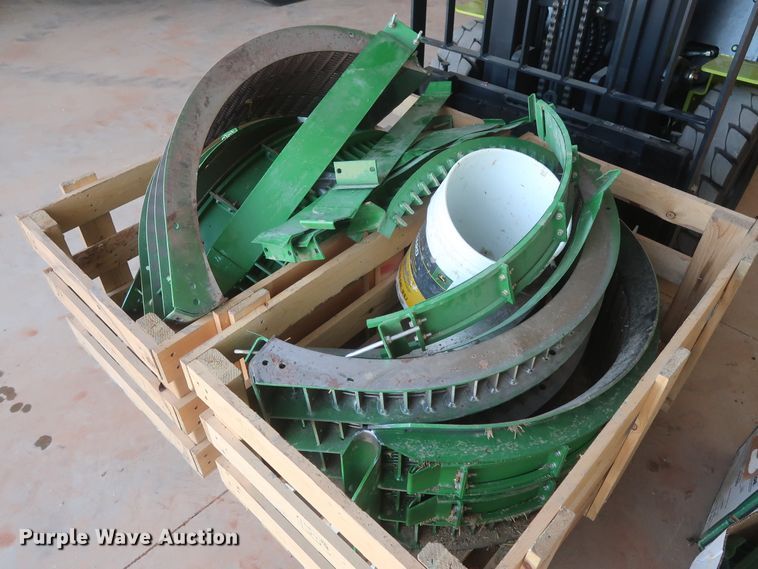 image for item DJ1822 2016 John Deere S670 STS  combine