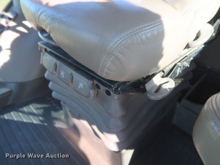 image for item DJ1823 2012 John Deere 8335R  MFWD tractor