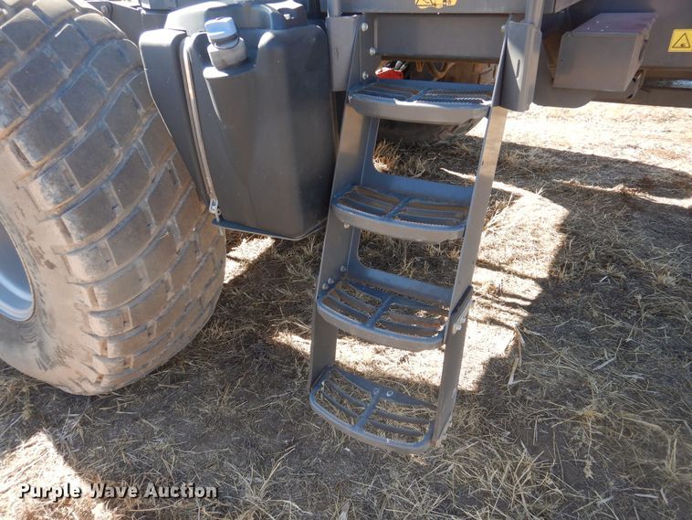 image for item DJ4796 2016 Massey-Ferguson WR9860  windrower