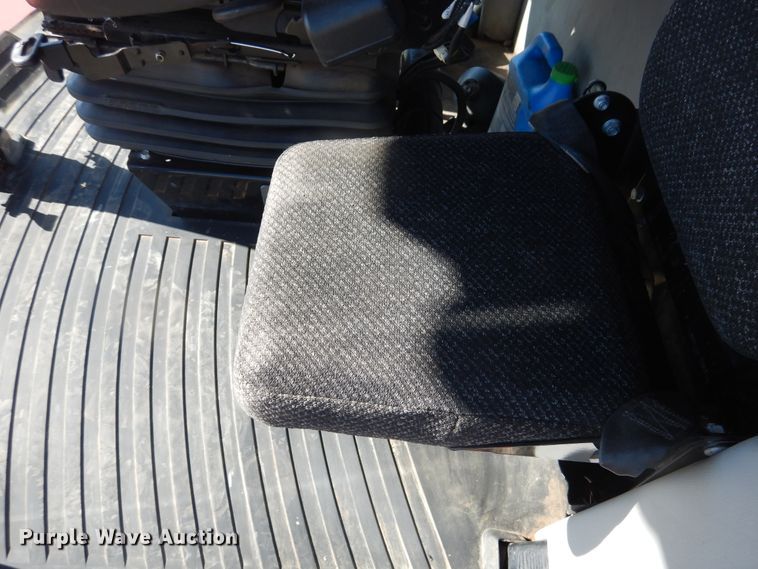 image for item DJ4796 2016 Massey-Ferguson WR9860  windrower