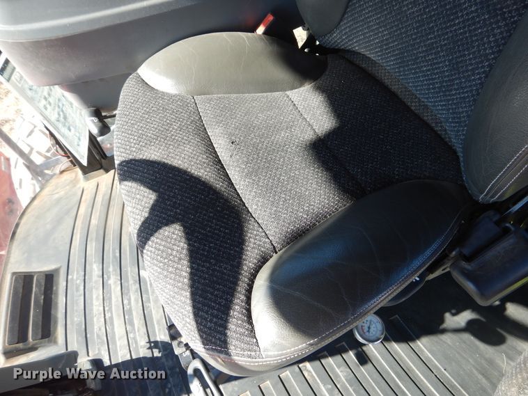 image for item DJ4796 2016 Massey-Ferguson WR9860  windrower