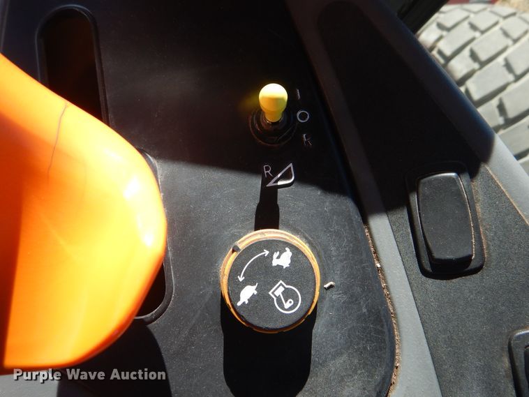 image for item DJ4796 2016 Massey-Ferguson WR9860  windrower