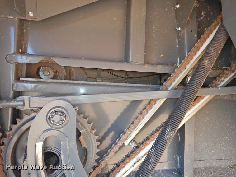 image for item DJ4798 2014 Massey-Ferguson 2290  large square baler