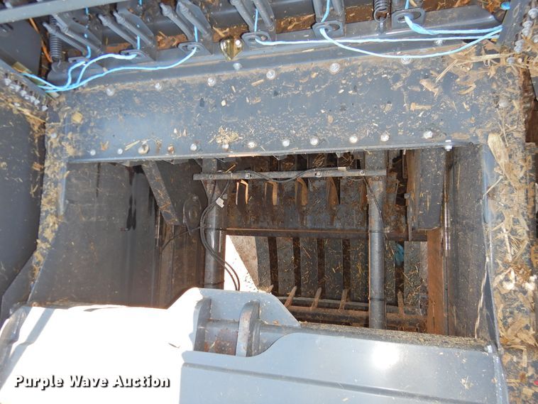 image for item DJ4798 2014 Massey-Ferguson 2290  large square baler