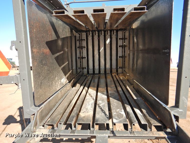 image for item DJ4798 2014 Massey-Ferguson 2290  large square baler