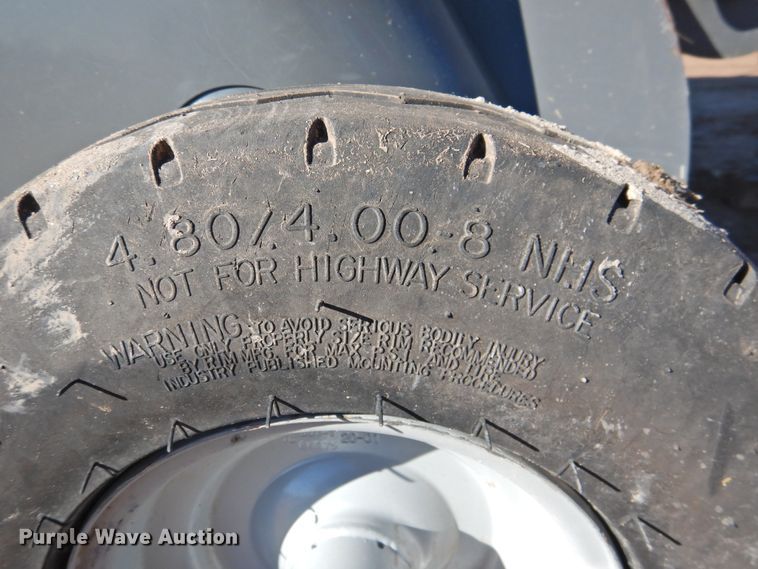 image for item DJ4798 2014 Massey-Ferguson 2290  large square baler