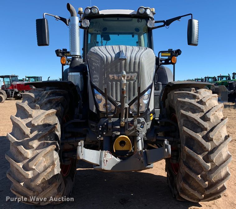 image for item DJ4800 2018 Fendt 933 Vario  MFWD tractor