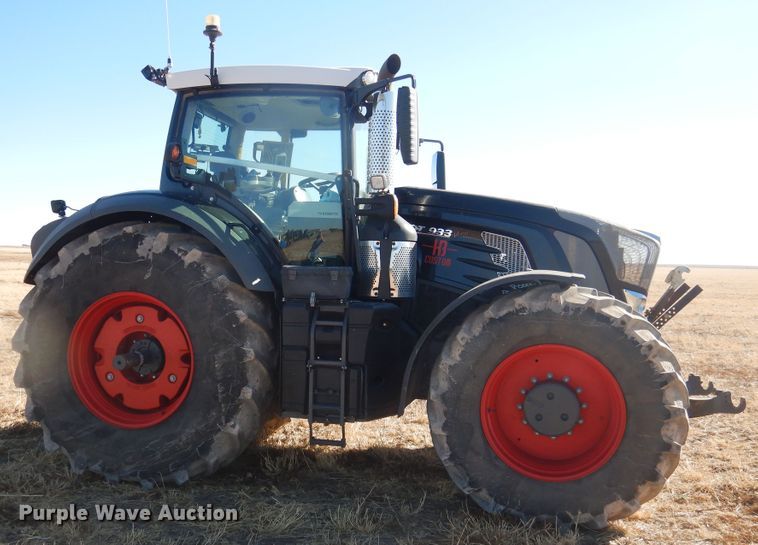 image for item DJ4800 2018 Fendt 933 Vario  MFWD tractor