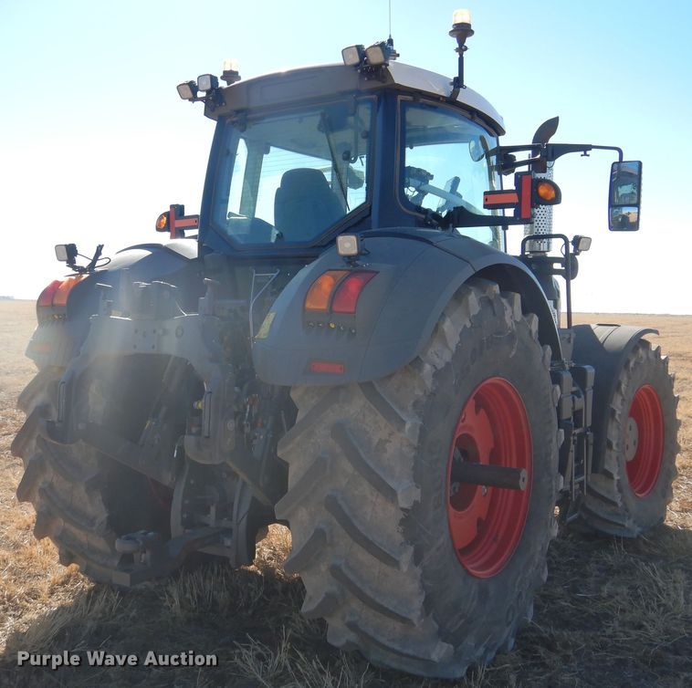image for item DJ4800 2018 Fendt 933 Vario  MFWD tractor