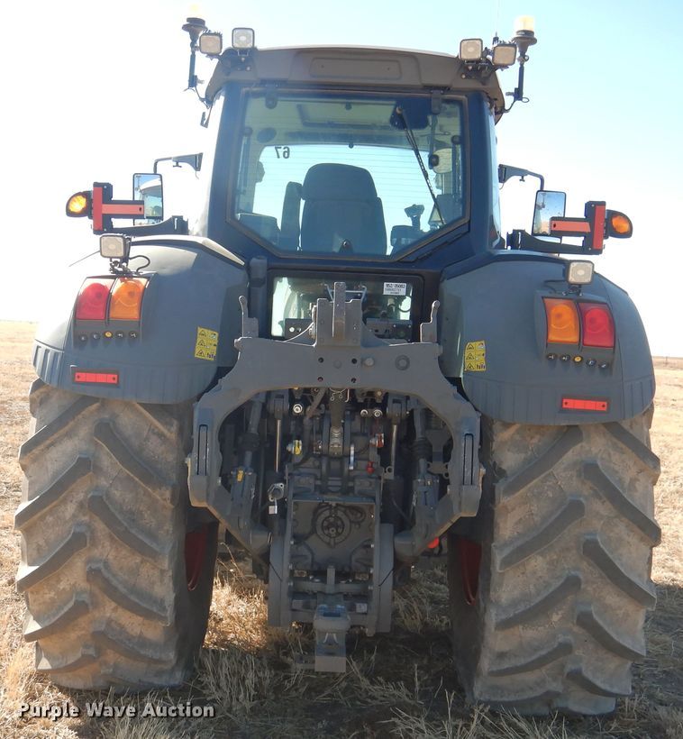 image for item DJ4800 2018 Fendt 933 Vario  MFWD tractor