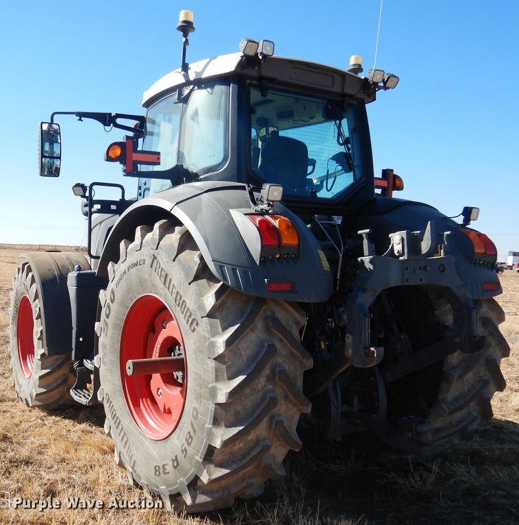 image for item DJ4800 2018 Fendt 933 Vario  MFWD tractor