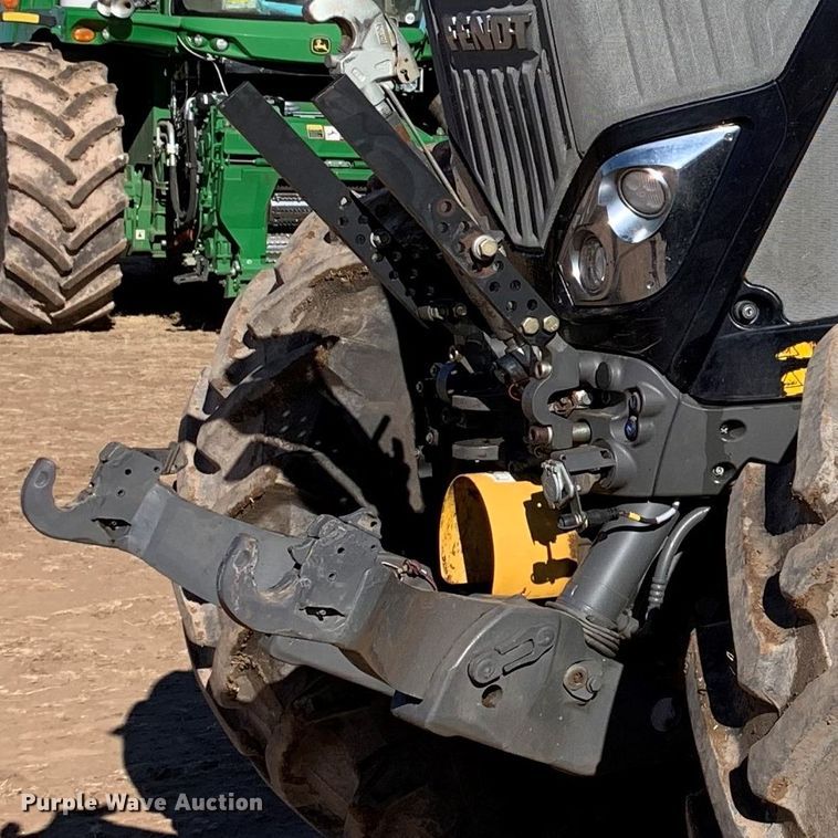 image for item DJ4800 2018 Fendt 933 Vario  MFWD tractor