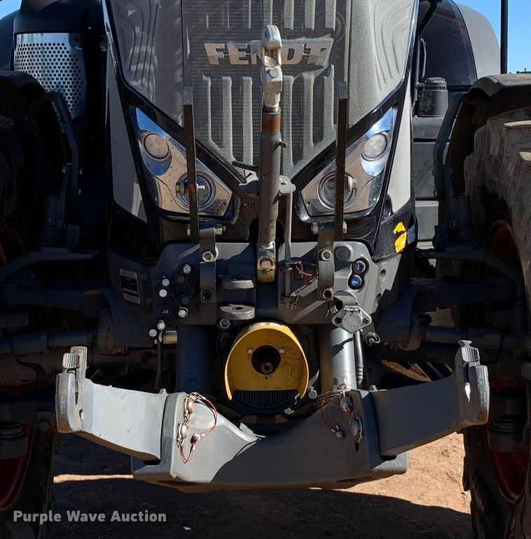 image for item DJ4800 2018 Fendt 933 Vario  MFWD tractor