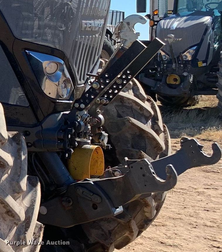 image for item DJ4800 2018 Fendt 933 Vario  MFWD tractor