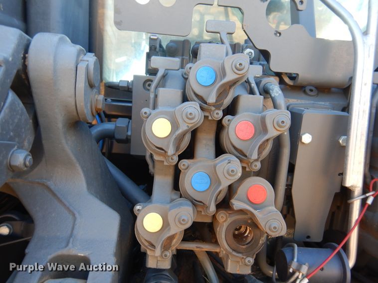 image for item DJ4800 2018 Fendt 933 Vario  MFWD tractor