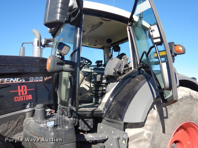 image for item DJ4800 2018 Fendt 933 Vario  MFWD tractor