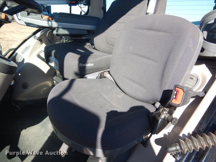 image for item DJ4800 2018 Fendt 933 Vario  MFWD tractor