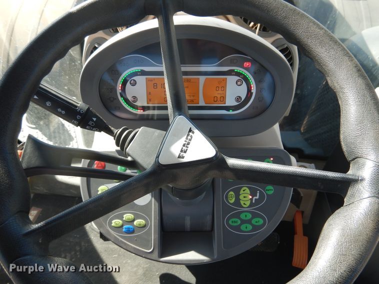 image for item DJ4800 2018 Fendt 933 Vario  MFWD tractor
