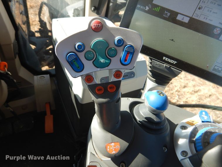 image for item DJ4800 2018 Fendt 933 Vario  MFWD tractor