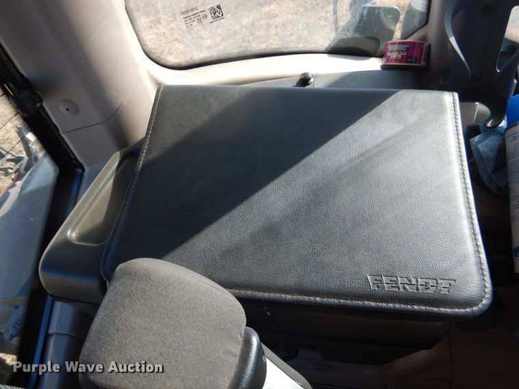 image for item DJ4800 2018 Fendt 933 Vario  MFWD tractor