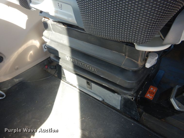 image for item DJ4800 2018 Fendt 933 Vario  MFWD tractor