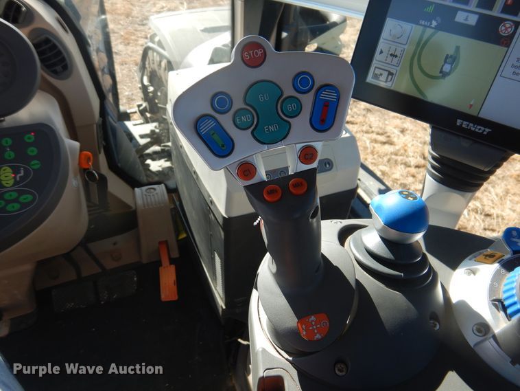 image for item DJ4801 2018 Fendt 933 Vario  MFWD tractor