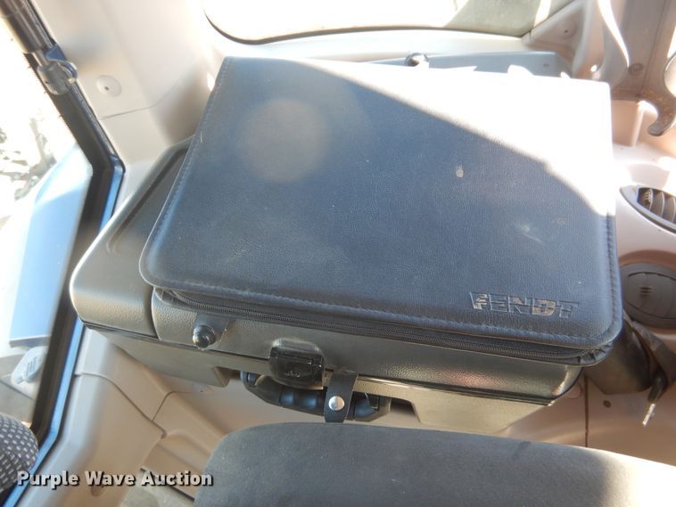 image for item DJ4801 2018 Fendt 933 Vario  MFWD tractor