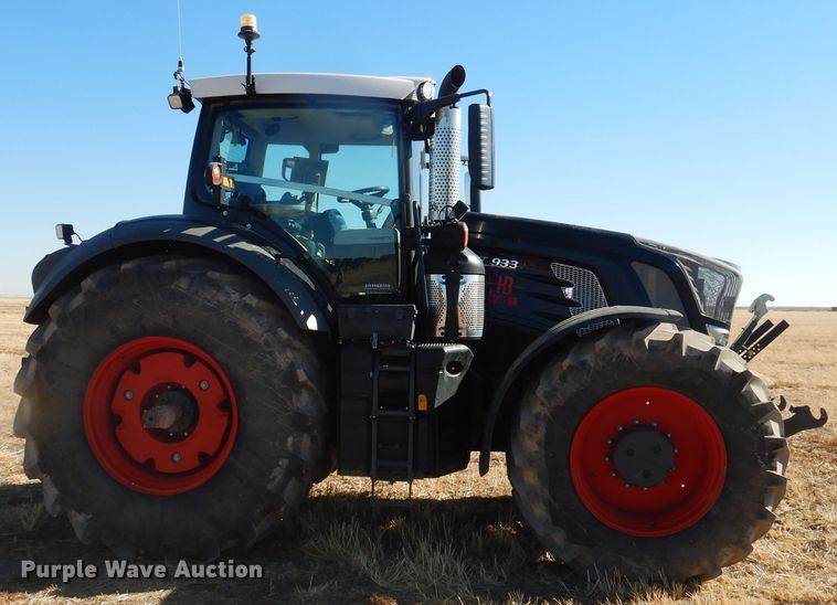 image for item DJ4802 2018 Fendt 933 Vario  MFWD tractor