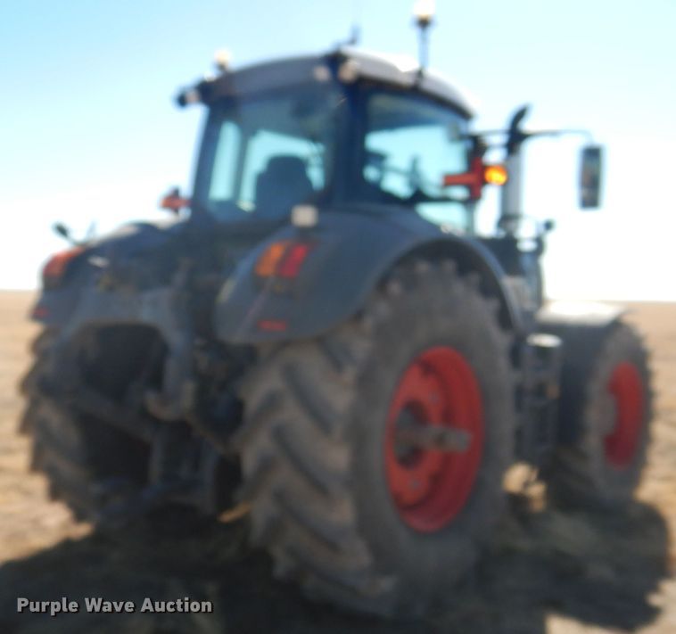image for item DJ4802 2018 Fendt 933 Vario  MFWD tractor