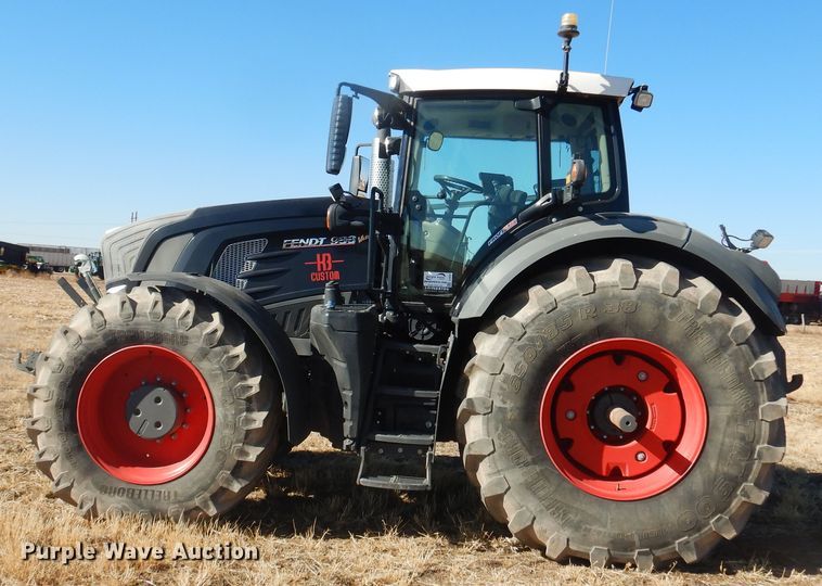 image for item DJ4802 2018 Fendt 933 Vario  MFWD tractor