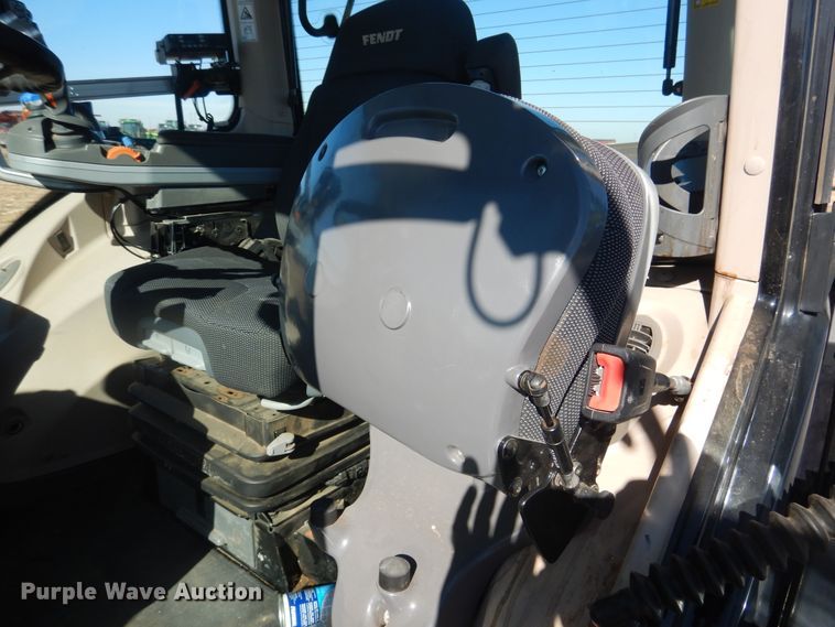 image for item DJ4802 2018 Fendt 933 Vario  MFWD tractor