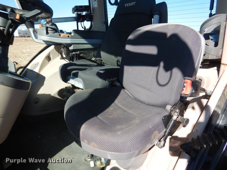 image for item DJ4802 2018 Fendt 933 Vario  MFWD tractor