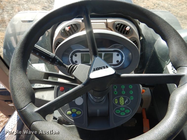 image for item DJ4802 2018 Fendt 933 Vario  MFWD tractor