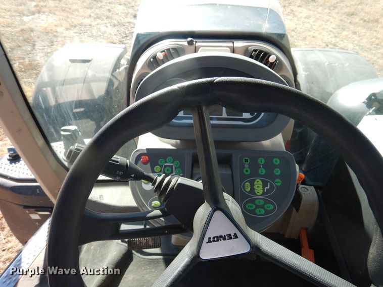 image for item DJ4802 2018 Fendt 933 Vario  MFWD tractor