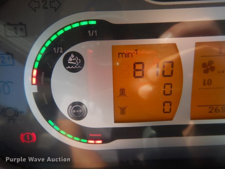 image for item DJ4802 2018 Fendt 933 Vario  MFWD tractor