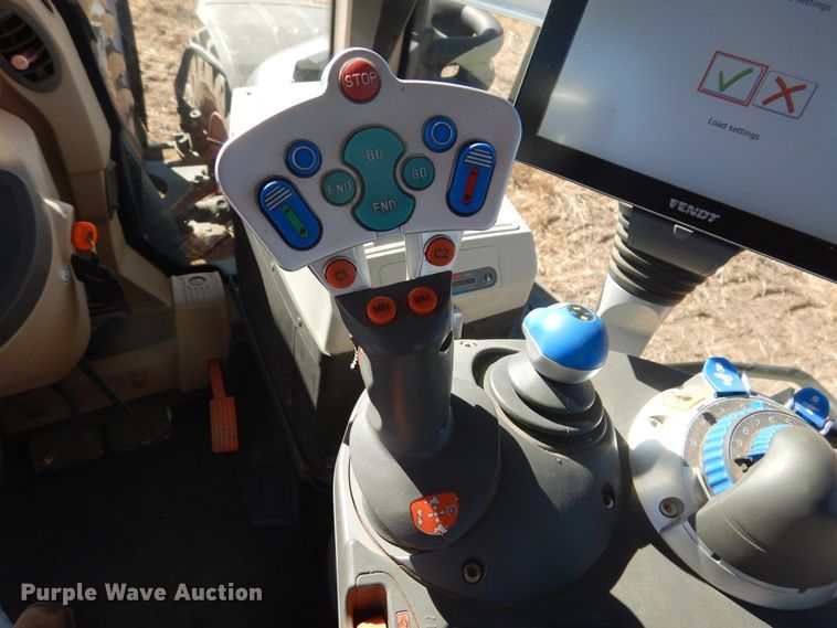 image for item DJ4802 2018 Fendt 933 Vario  MFWD tractor