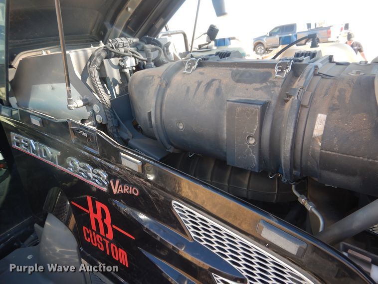 image for item DJ4802 2018 Fendt 933 Vario  MFWD tractor