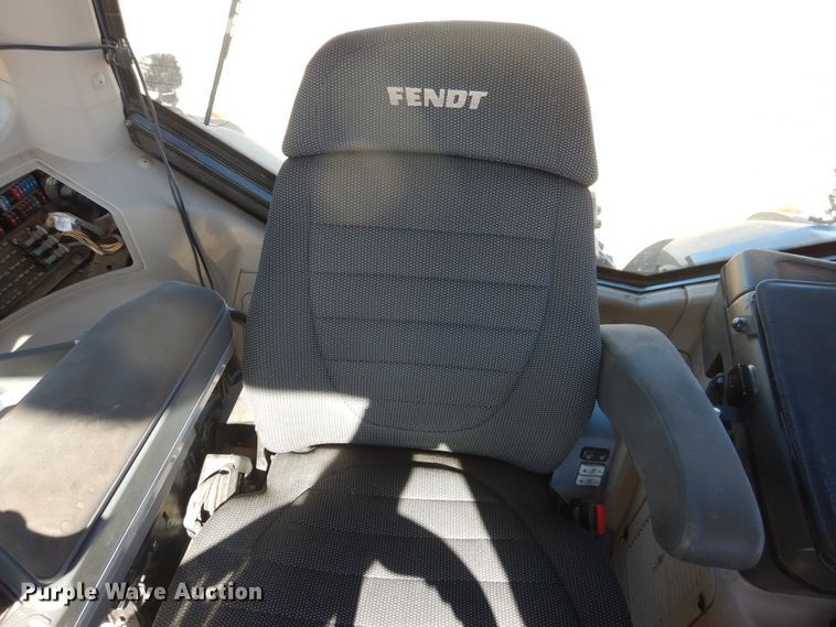 image for item DJ4803 2018 Fendt 933 Vario  MFWD tractor