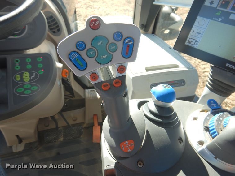 image for item DJ4803 2018 Fendt 933 Vario  MFWD tractor